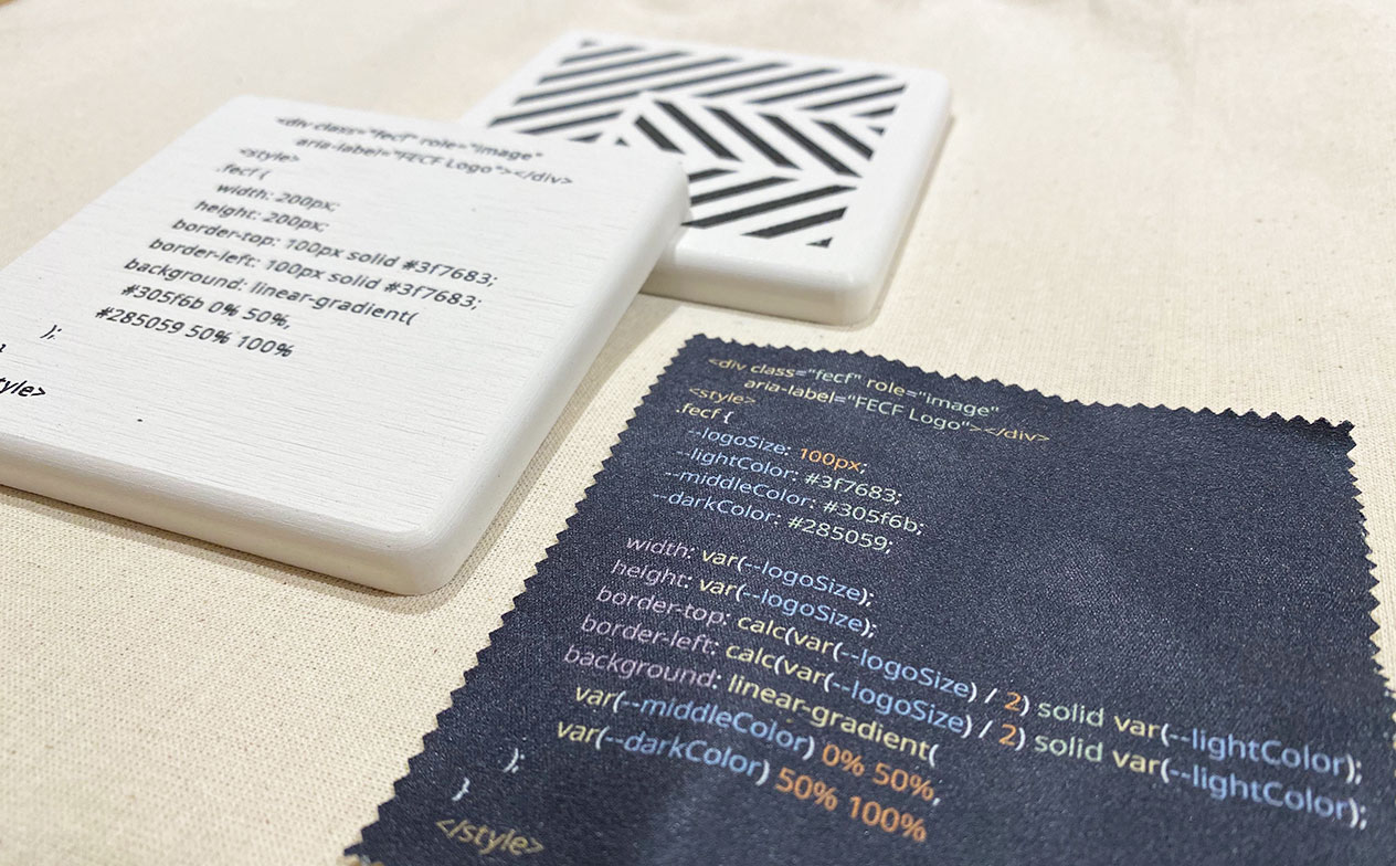 写真：コースターとメガネ（画面）拭き